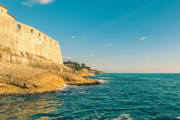 Quels sont les meilleurs sentiers pour une randonnée à travers les gorges du Verdon en France?